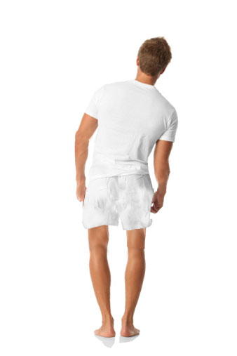 henkilö joka seisoo pahasti vinossa